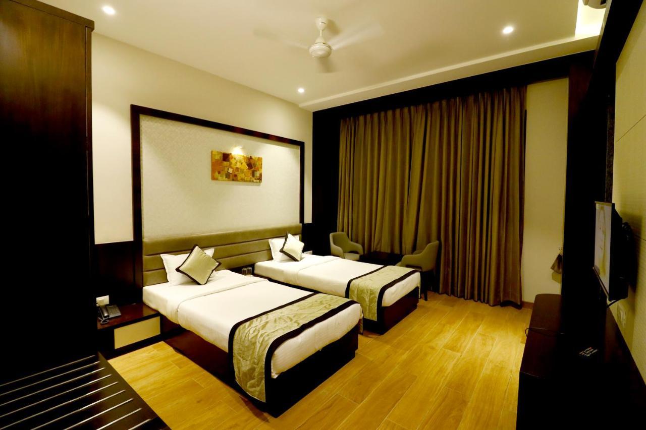 Hotel The Royal Inn Baramati Luaran gambar