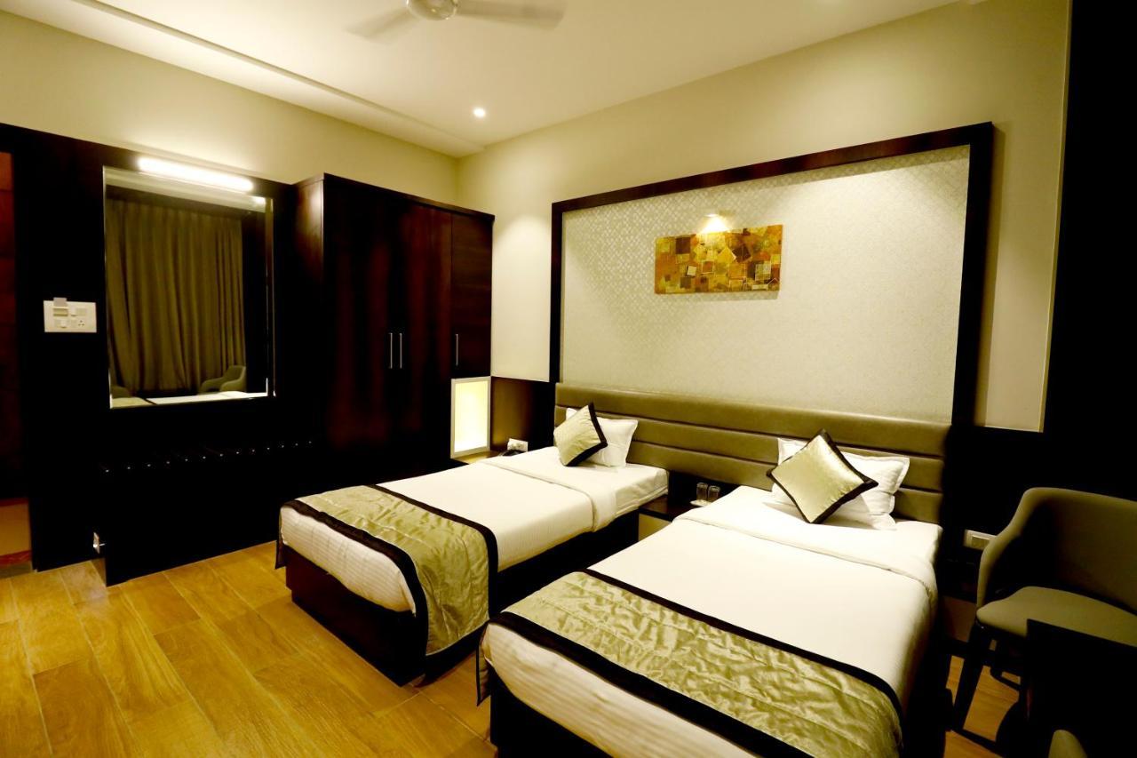 Hotel The Royal Inn Baramati Luaran gambar