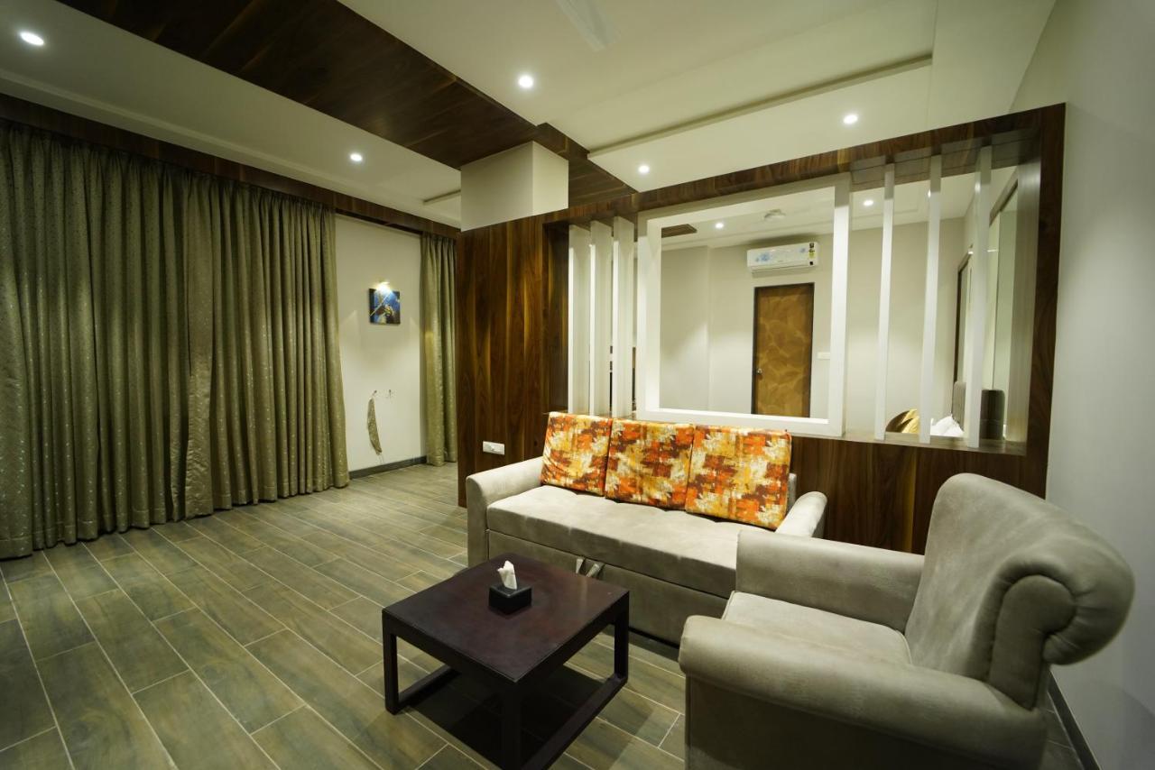 Hotel The Royal Inn Baramati Luaran gambar