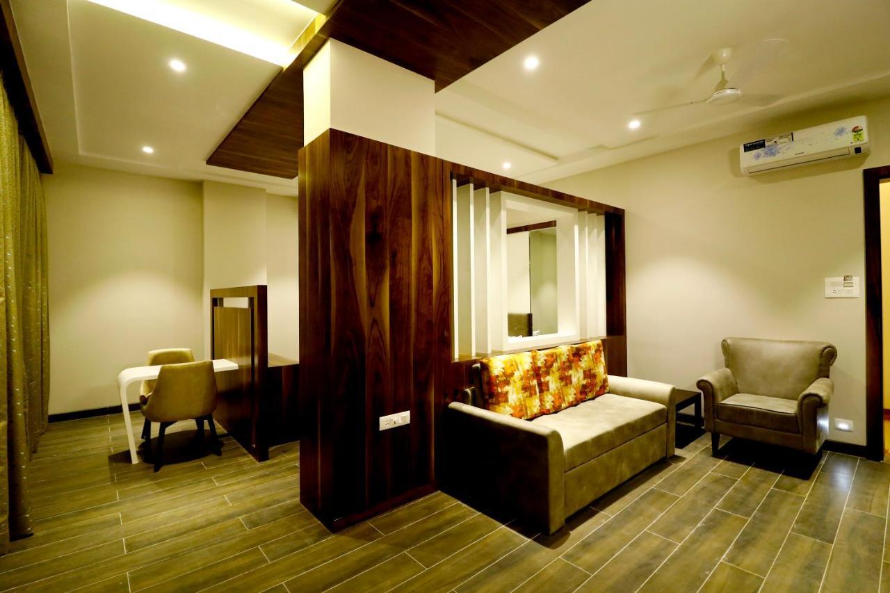 Hotel The Royal Inn Baramati Luaran gambar